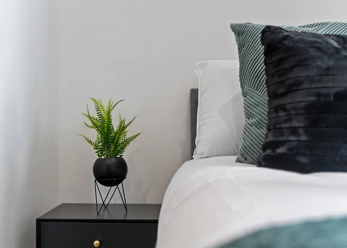 City Centre Luxury Apartment , Sofa Bed, Wifi, Netflix, Urban Retreat