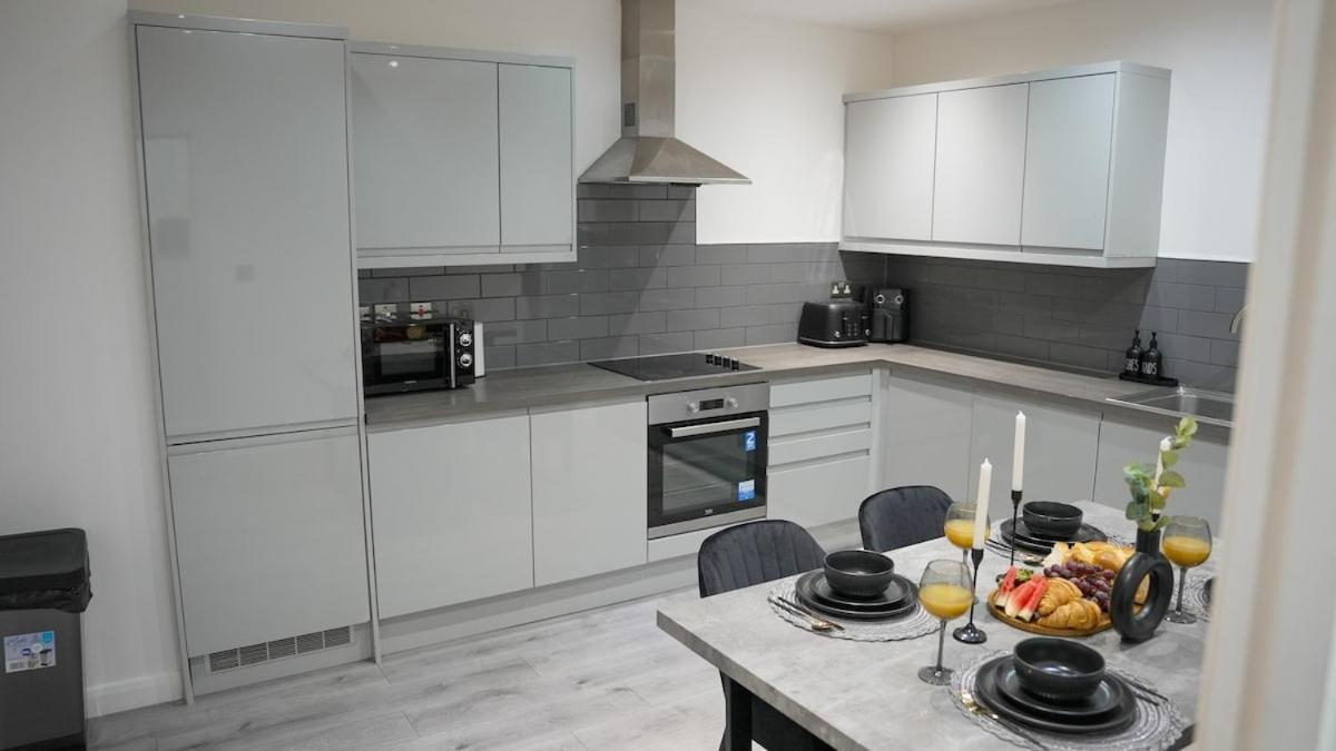 Centre Luxury , Sofa Bed, Wifi, Netflix, Urban Retreat Apartment